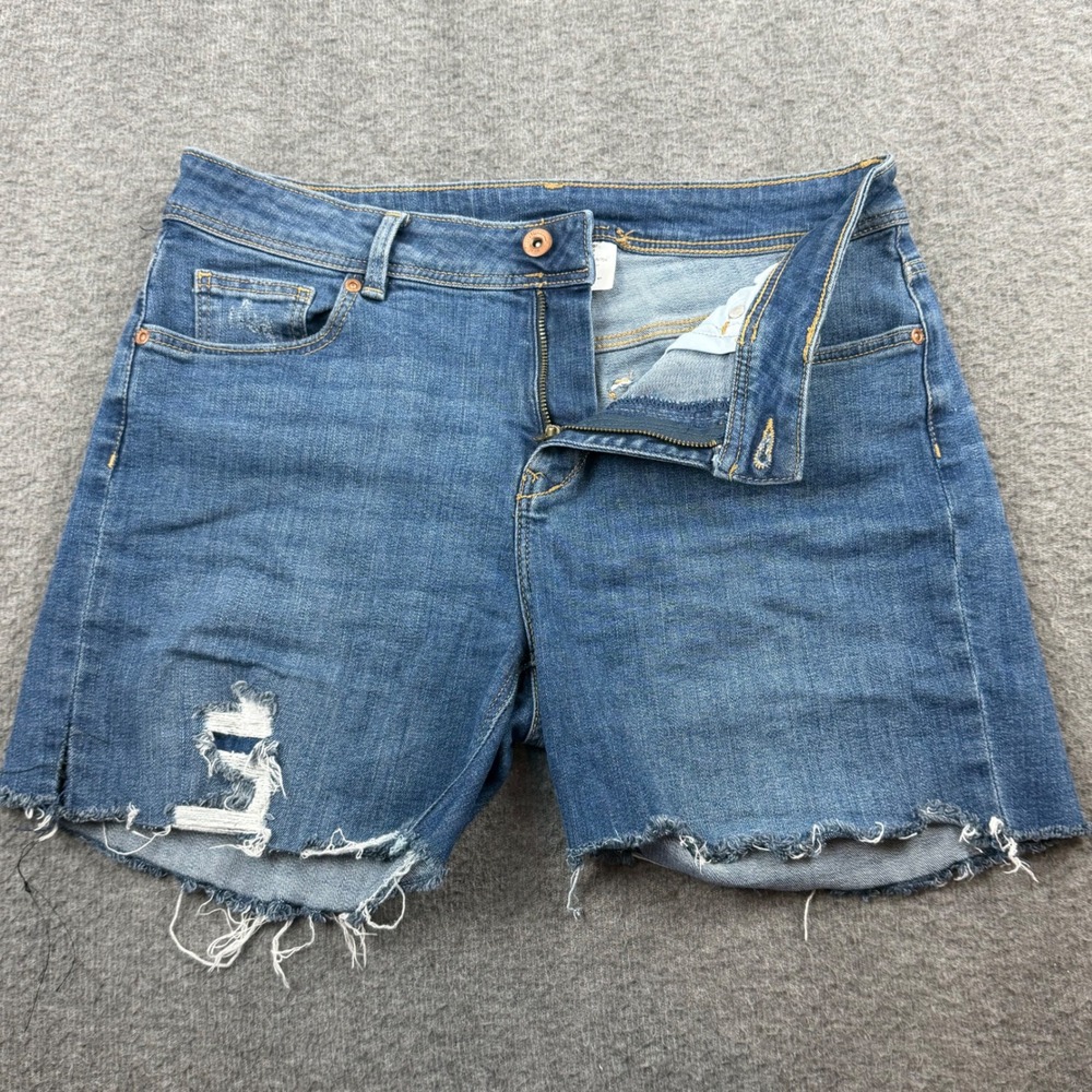 H&M Divided Denim Shorts Women's 8 Blue Distressed Raw Hem Mid Rise 0317106 4 - Picture 9 of 10